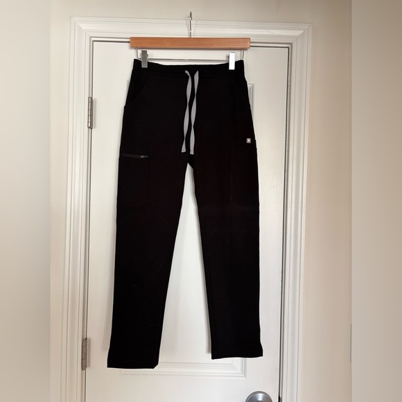 13 pairs of black Figs brand scrub pants (variety of styles) - Picture 8 of 12